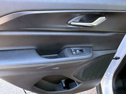 Used 2025 Jeep Grand Cherokee Altitude AWD/4WD image 12