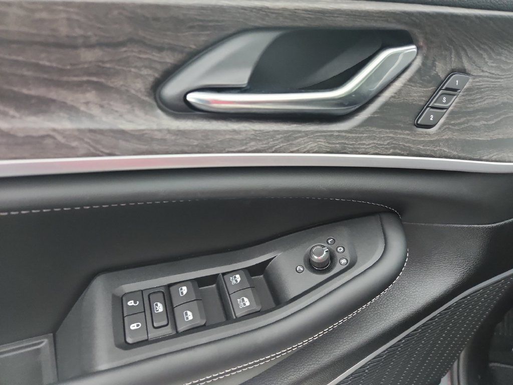 New 2027 Jeep Grand Cherokee Limited AWD/4WD image 21