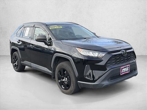 Used 2019 Toyota RAV4 LE image 3