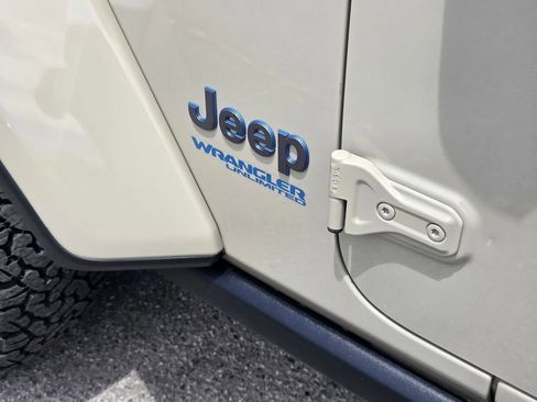 Used 2022 Jeep Wrangler Unlimited Rubicon 4xe w/ Cold Weather Group AWD/4WD image 13