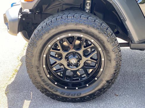 Used 2023 Jeep Wrangler Unlimited w/ Cold Weather Group image 11