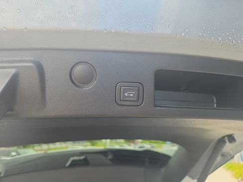 Used 2025 Chevrolet Equinox ACTIV w/ Safety and Technology Package AWD/4WD image 18