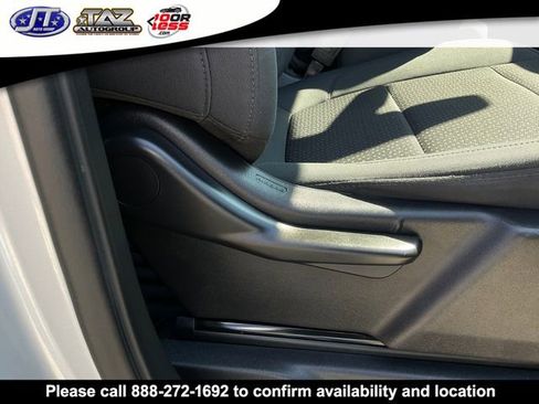 Used 2021 Chevrolet Silverado 1500 Custom image 15