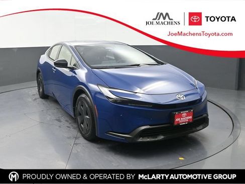 Used 2025 Toyota Prius LE FWD image 1