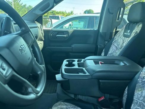 Used 2020 Chevrolet Silverado 1500 Custom Trail Boss AWD/4WD image 15