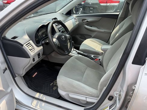Used 2012 Toyota Corolla LE FWD image 5