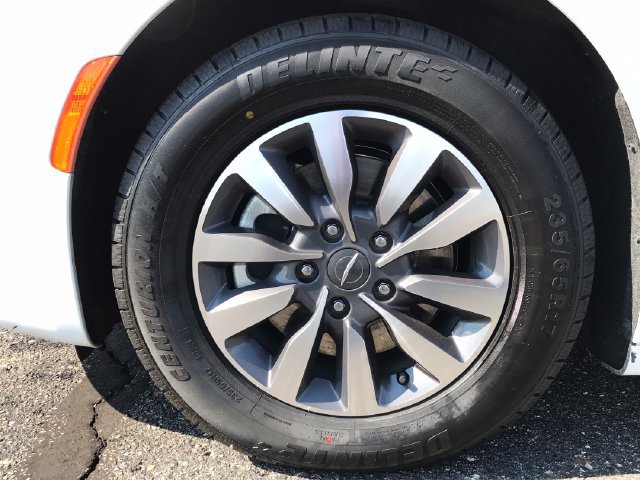 Used 2024 Chrysler Pacifica Limited FWD image 23