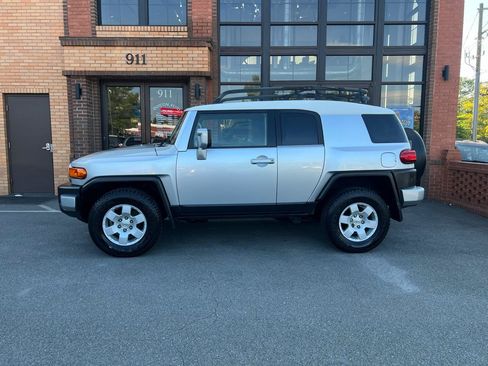 Used 2007 Toyota FJ Cruiser 4WD image 4
