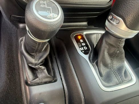 Used 2019 Jeep Wrangler Unlimited Sport S AWD/4WD image 22