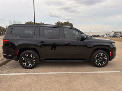 Used 2025 Jeep Wagoneer Series II image 5