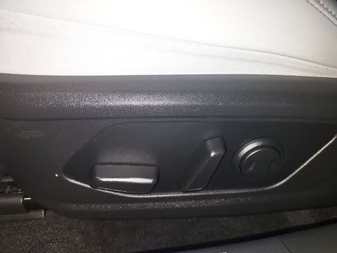 Used 2024 Hyundai Elantra Limited FWD image 18