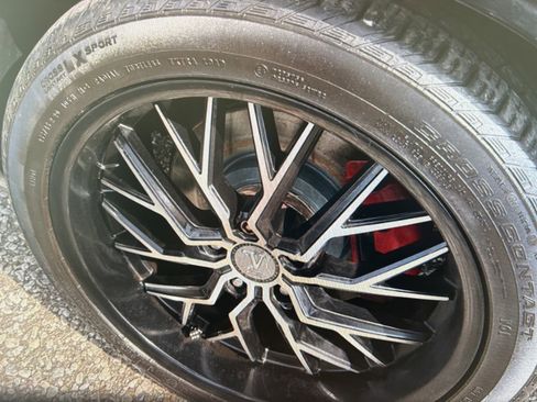 Used 2017 Dodge Challenger R/T image 12