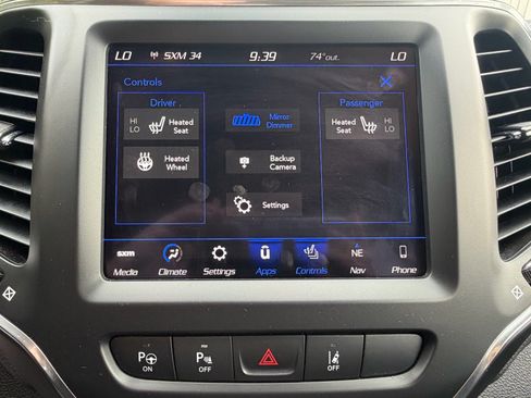 Used 2023 Jeep Cherokee Altitude Lux AWD/4WD image 39