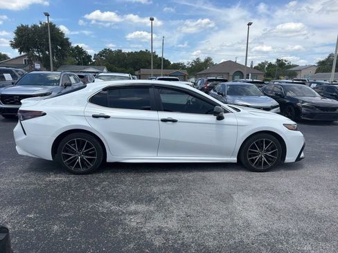 Used 2021 Toyota Camry SE FWD image 5