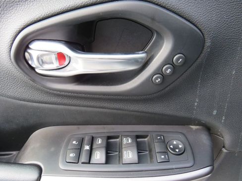 Used 2020 Jeep Cherokee Limited image 42