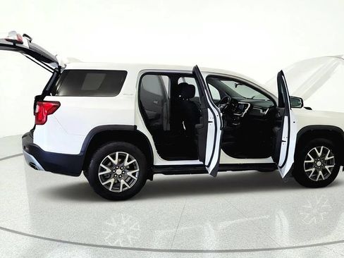 Used 2022 GMC Acadia SLE FWD image 12