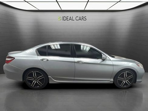 Used 2016 Honda Accord Touring image 4