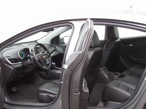 Used 2017 Chevrolet Volt LT w/ Comfort Package image 11