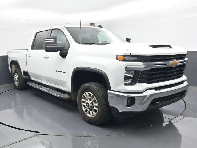 Used 2025 Chevrolet Silverado 2500 LT w/ Convenience Package AWD/4WD image 2
