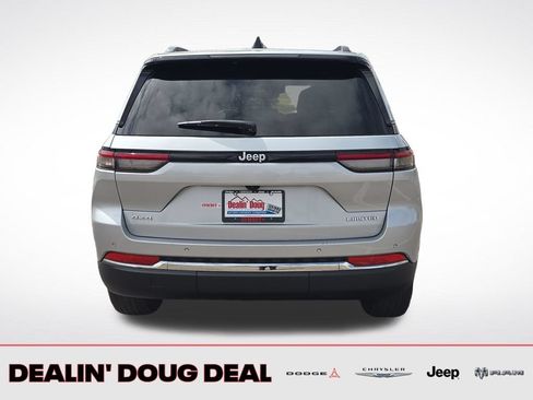 Used 2024 Jeep Grand Cherokee Limited AWD/4WD image 5
