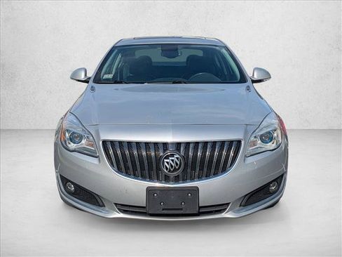 Used 2017 Buick Regal Sport Touring FWD image 2