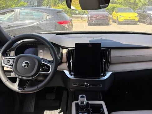 Used 2025 Volvo XC90 B5 Ultra AWD/4WD image 5