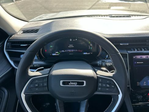 Used 2023 Jeep Grand Cherokee 4WD 4xe image 18