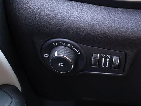 Used 2025 Jeep Compass Limited AWD/4WD image 21