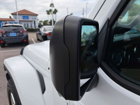 Used 2019 Jeep Wrangler Unlimited Sahara image 12