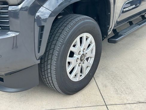 Certified 2025 Toyota Tacoma SR5 AWD/4WD image 9