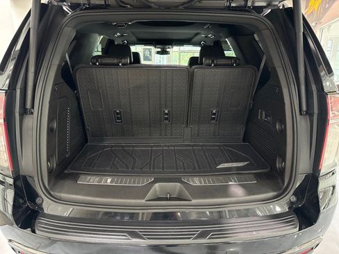 Used 2022 Chevrolet Tahoe Z71 w/ Luxury Package AWD/4WD image 41