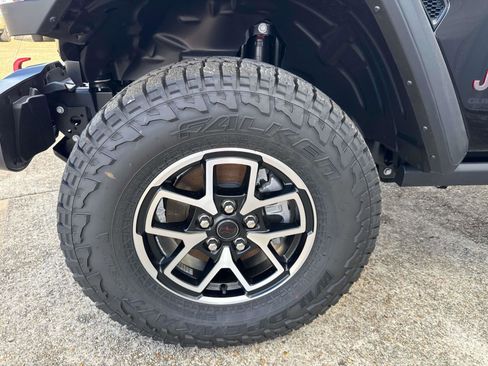 New 2025 Jeep Gladiator Rubicon image 3