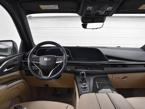 Used 2024 Cadillac Escalade ESV Premium Luxury image 25