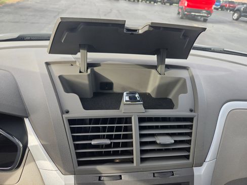 Used 2011 Chevrolet Traverse LT w/ Personal Connectivity Package image 17