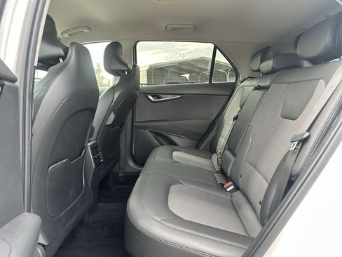 Used 2023 Kia Niro EX image 24