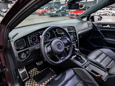Used 2018 Volkswagen Golf R 4-Door AWD/4WD image 11