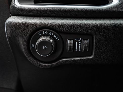 Used 2022 Chrysler Pacifica Limited w/ Uconnect Theater Family Group AWD/4WD image 43