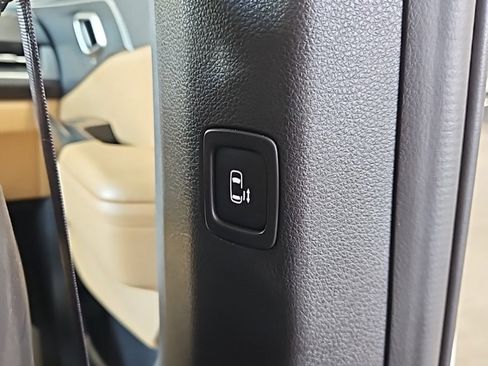 Used 2024 Kia Carnival LX image 18