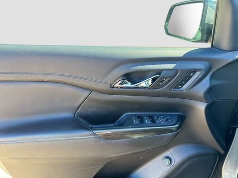 Used 2023 GMC Acadia SLT w/ Preferred Package image 9