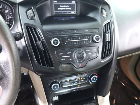 Used 2018 Ford Focus SE FWD image 12