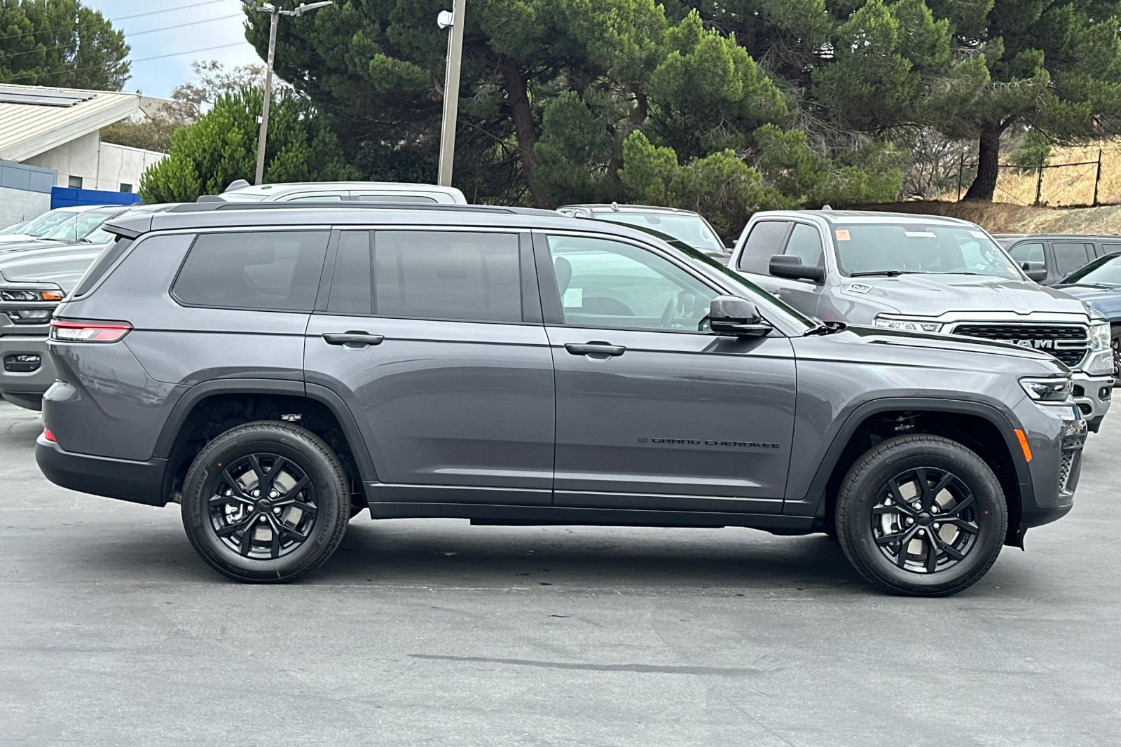 New 2026 Jeep Grand Cherokee L 4WD image 3