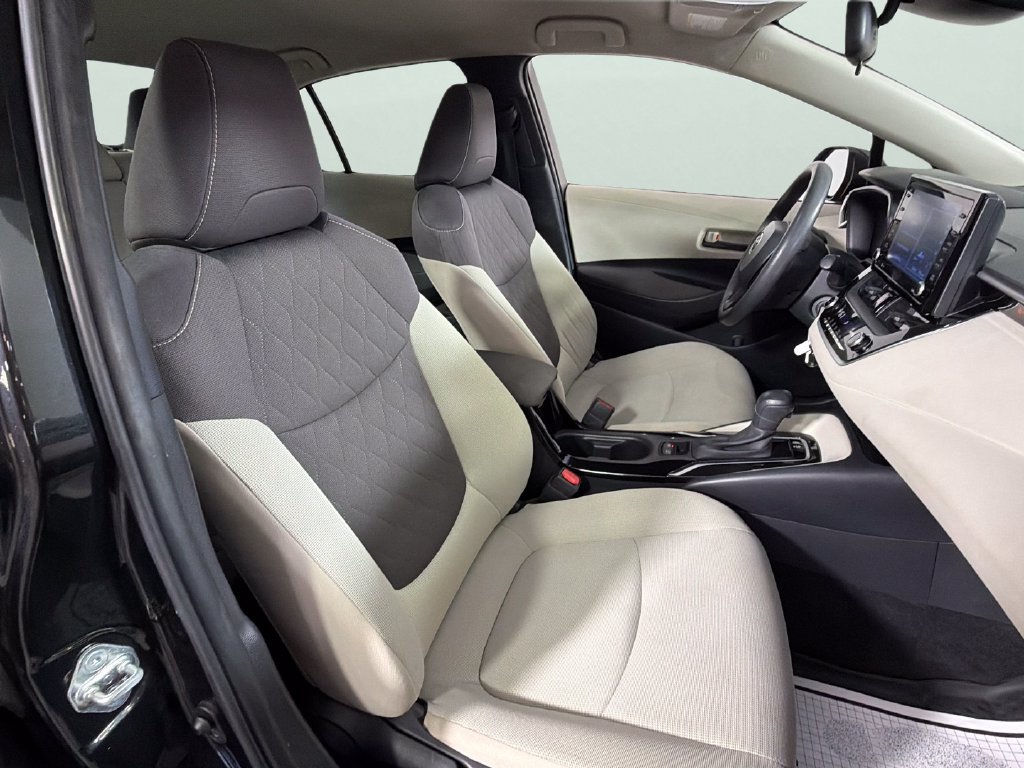 Used 2021 Toyota Corolla LE FWD image 33