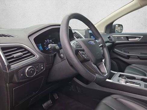 Used 2022 Ford Edge Titanium AWD/4WD image 9