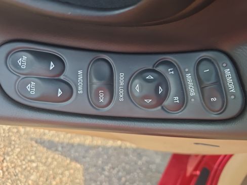 Used 2004 Chevrolet Corvette Convertible w/ Preferred Equipment Group RWD image 21