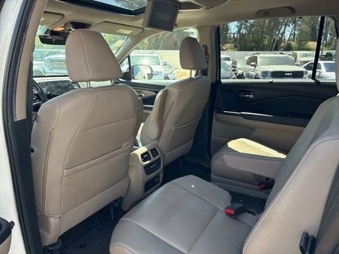 Used 2019 Honda Pilot Touring image 9
