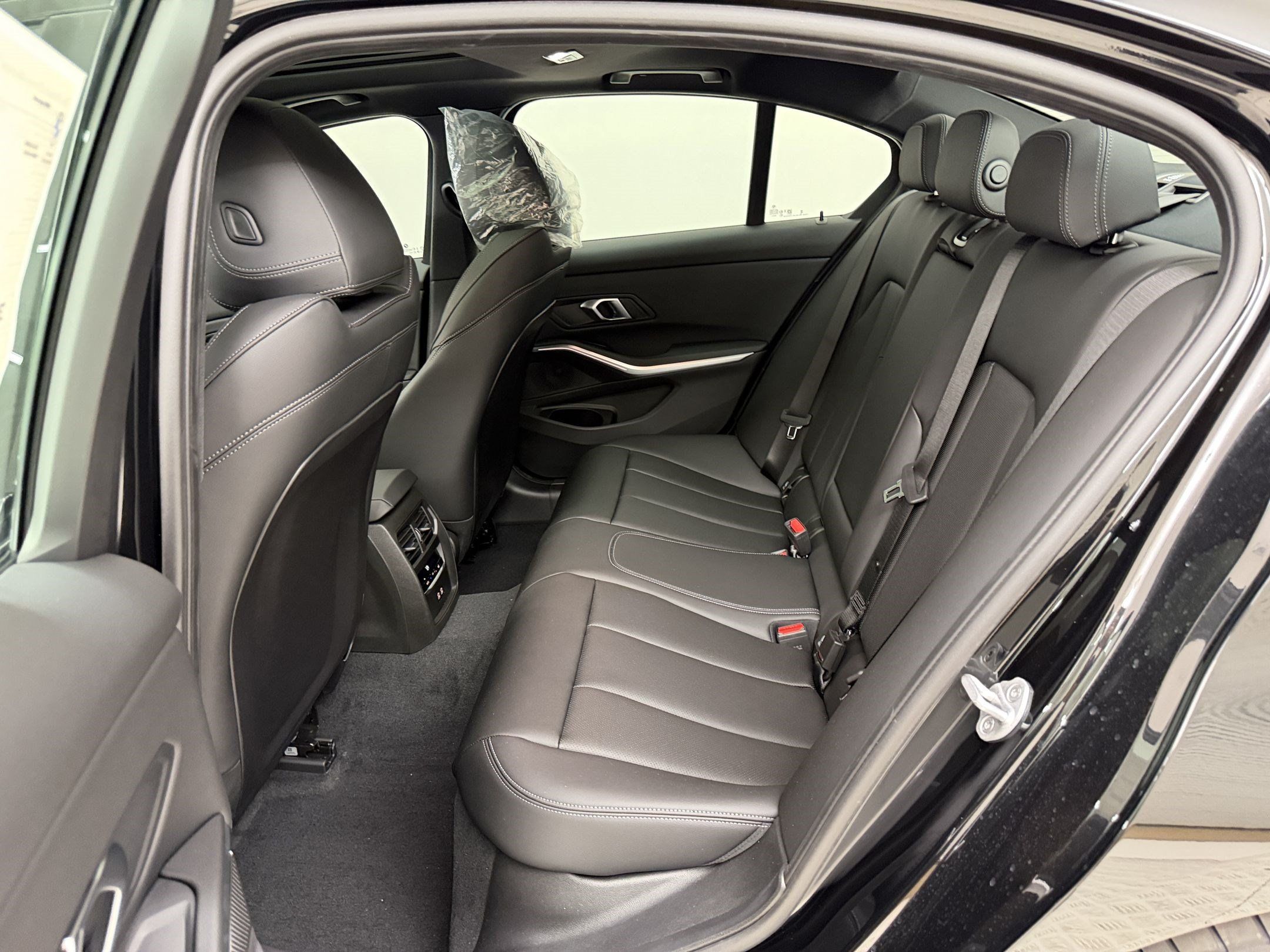 New 2026 BMW 330i Sedan w/ M Sport Package RWD image 23
