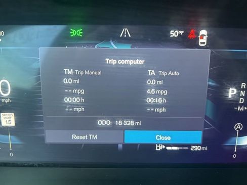 Certified 2025 Volvo XC40 B5 Plus AWD/4WD image 21