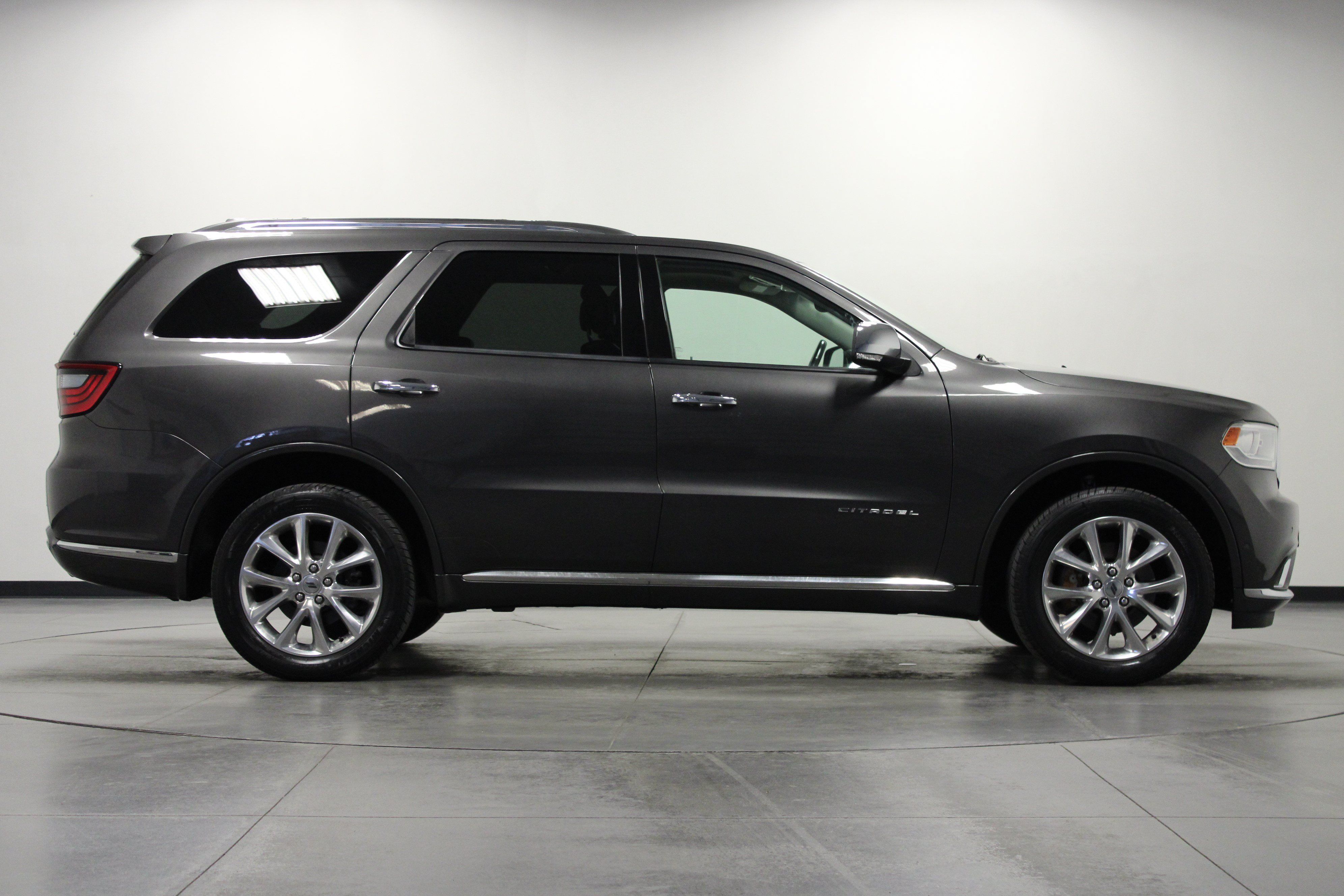 Used 2019 Dodge Durango Citadel w/ Technology Group AWD/4WD image 3