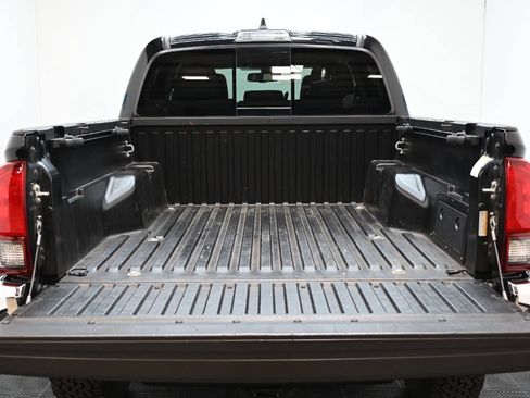 Used 2020 Toyota Tacoma SR5 AWD/4WD image 18