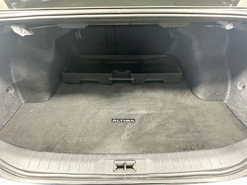 Used 2024 Nissan Altima 2.5 SL FWD image 28